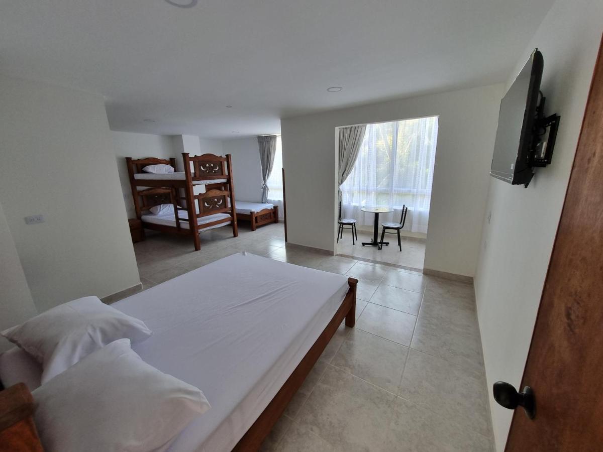 Hotel Antonella Plaza Пинчоте Экстерьер фото