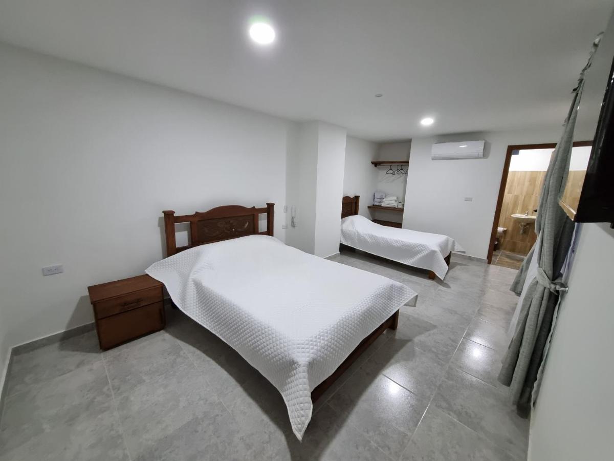 Hotel Antonella Plaza Пинчоте Экстерьер фото